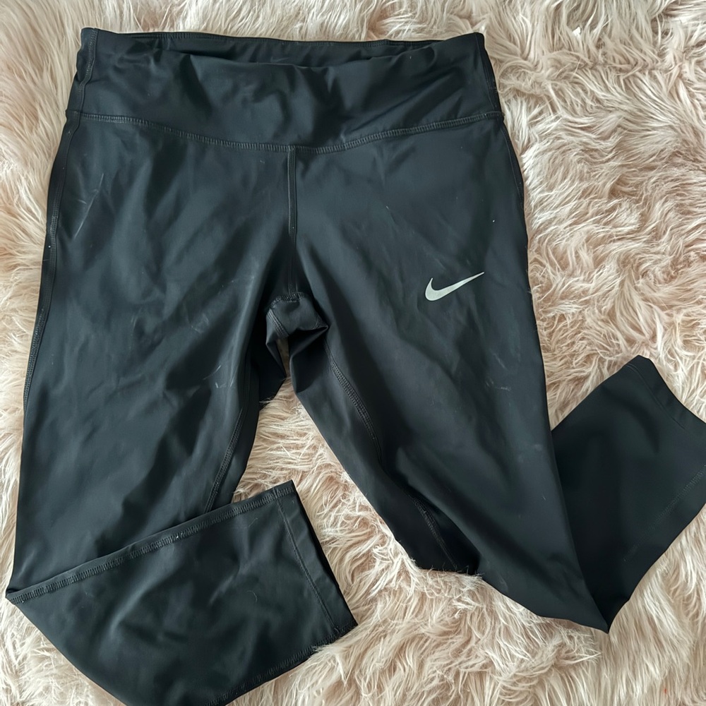 Nike cropped leggings (sz M)